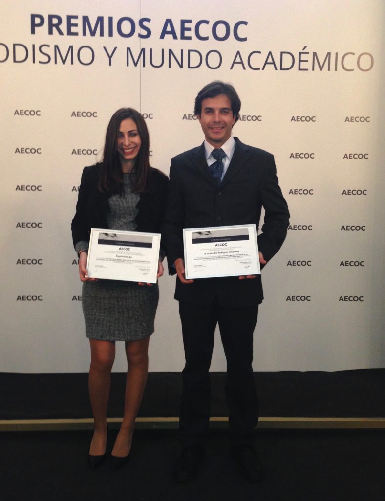 Ángeles Rodrigo Oltra y el profesor Alejandro Rodríguez reciben el 1er premio AECOC - categoría Tecnología aplicada.
