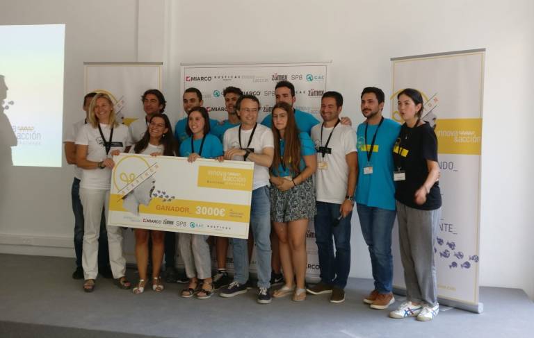 Pablo Medina alumno del MUIOL premiado en el Hackathon Innova&Acción Business Challenge 2018 