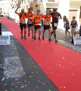 equipo de alumnos del MUIOL llegan campeones a la meta