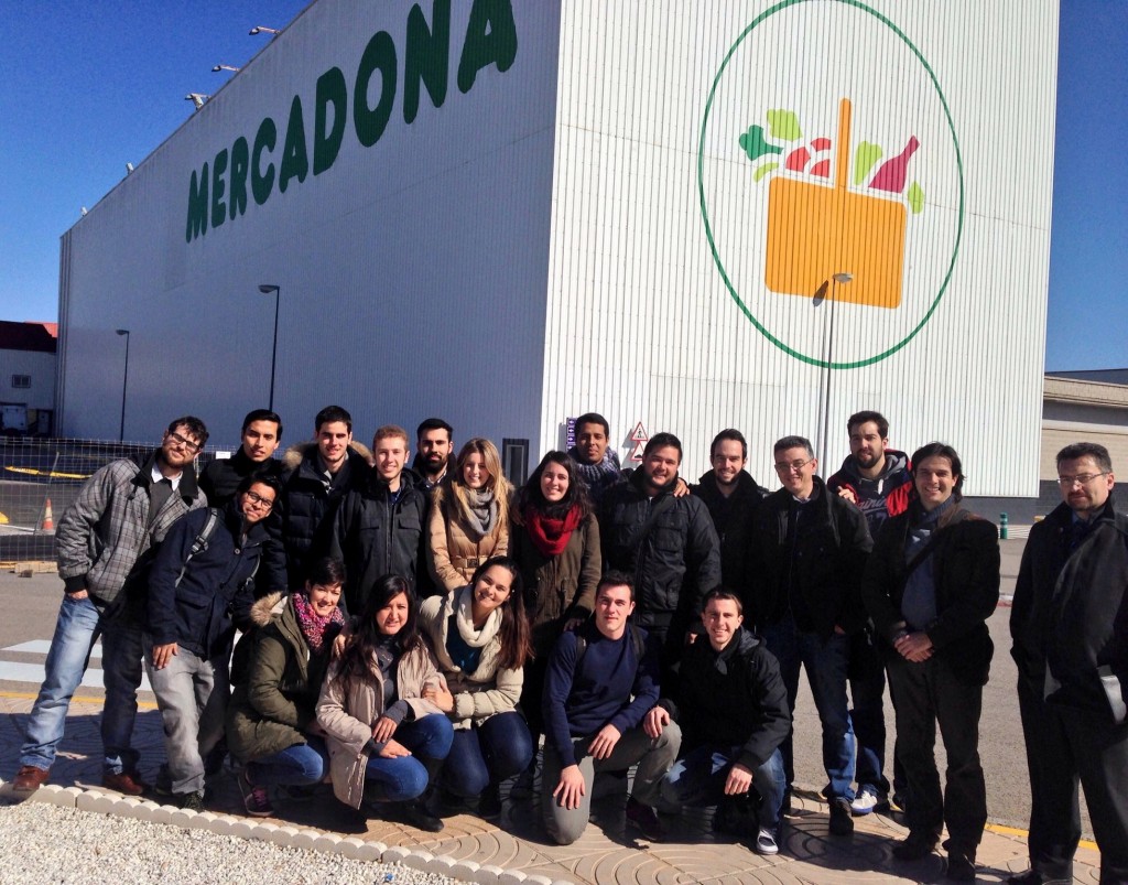 Los alumnos del MUIOL en el Centro Logístico de Mercadona
