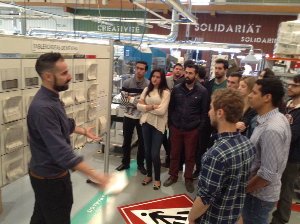 Los alumnos del MUIOL aprenden durante la visita a Pikokaizen