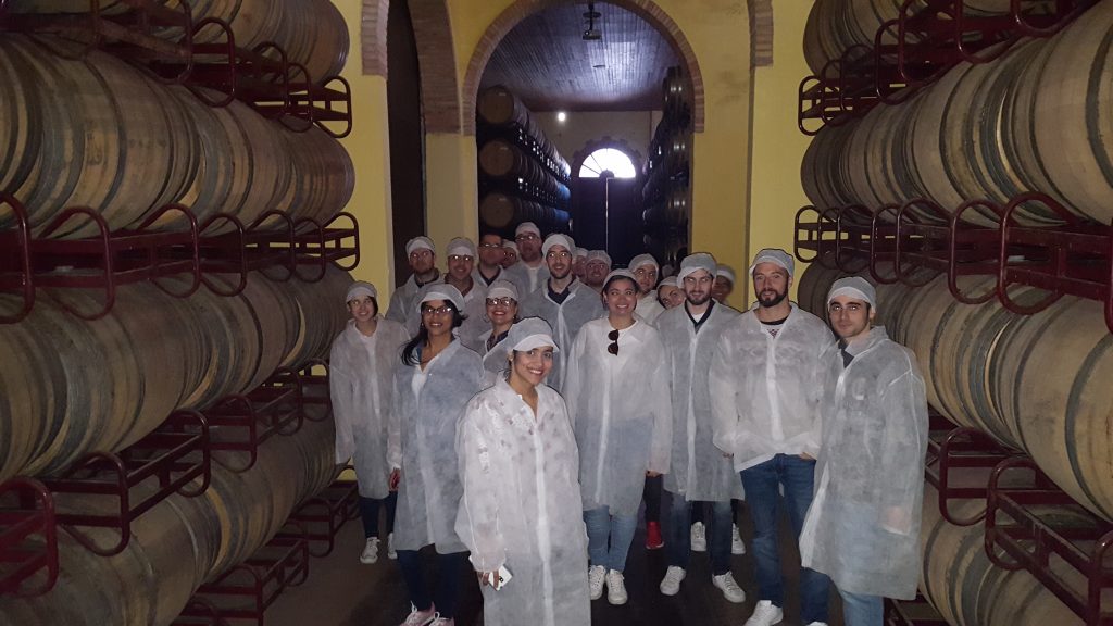 Los alumnos del MUIOL visitan la cooperativa vinícola La Viña de la Font de la Figuera